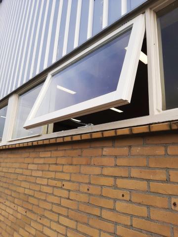 Teleflex mechanische raambediening Teleflex, Mechanische raambediening, Teleflex mechanische raambediening, Teleflex raamdoos, Teleflex midi bedieningsdoos, Midi bedieningsdoos, Raamdoos, Teleflex natuurlijke ventilatie, natuurlijke ventilatie, oplossing bovenramen, Teleflex bovenraamsluitingen, raamopener, Teleflex raamopener, raambedieningen